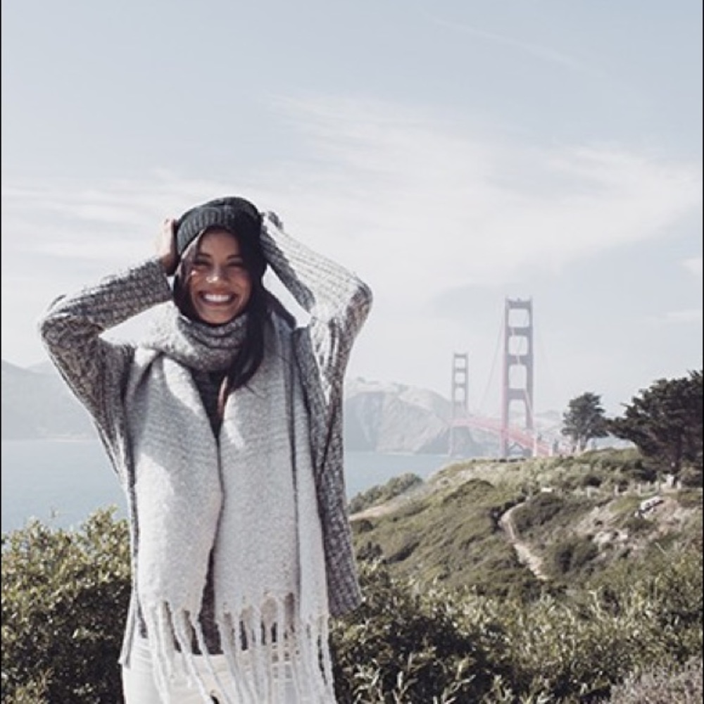 Mer-Sea & Co. Gray and white ombré scarf